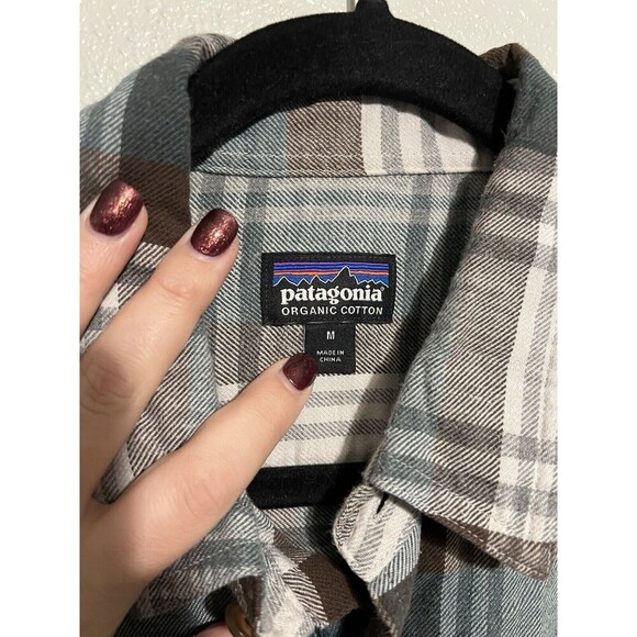 Patagonia Lightweight Fjord Flannel Shirt Men Medium Green Gray Plaid Button Up - Picture 3 of 6